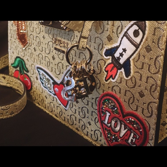 Guess brand new bag - Picture 2 of 3